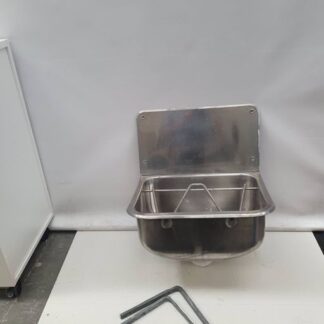 Utslagsback med konsoler och galler