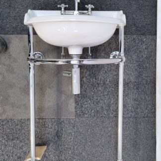 Porslinstvättställ med stativ